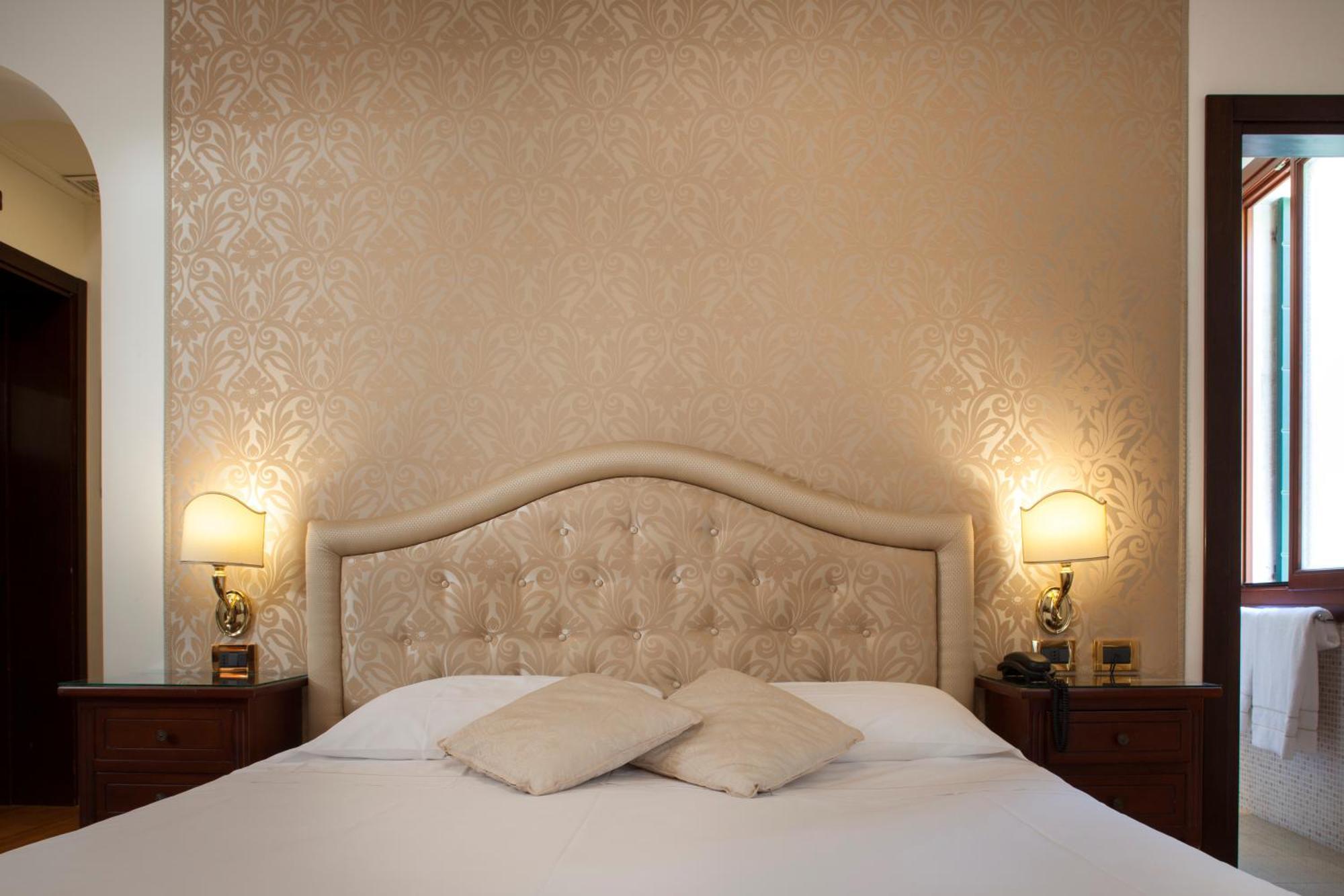 Deluxe Double Room Canal View